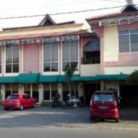 Hotel Margosuko Malang Ngoại thất bức ảnh